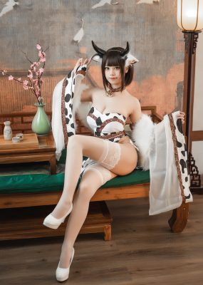 萌系小姐姐蜜汁猫裘 – 奶牛