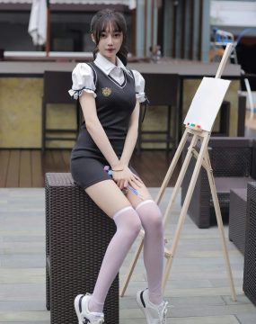 秀人网 No.6889 玥儿玥er 黑色背带裙广州旅拍