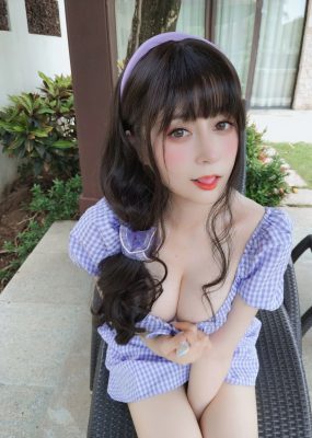 Coser小姐姐白银 – 夏日的格子连衣裙