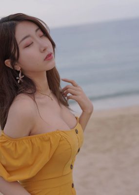 人气Coser黑川 – 海岛之旅 黄色连衣裙