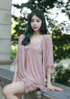 秀人网 No.7114 tina_甜仔 蕾丝睡裙杭州旅拍