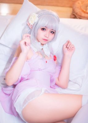 网红COS 蠢沫沫 艾米莉亚的睡衣