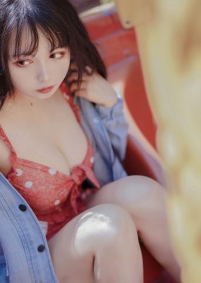 大眼萌妹黑猫猫OvO – 草莓