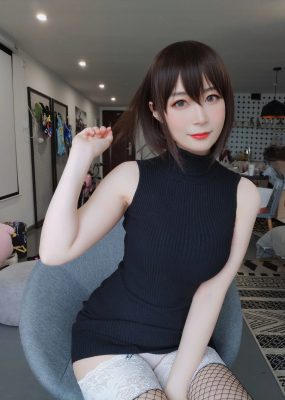 白银 – 黑色包臀裙