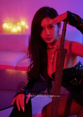 秀人网 No.5957 Carol酱 黑丝美臀
