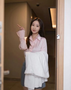秀人网 No.6832 主题“向邻居借水” 杏子Yada 性感写真