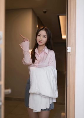 秀人网 No.6832 主题“向邻居借水” 杏子Yada 性感写真