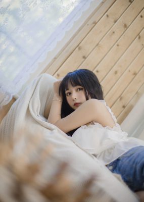 大眼萌妹黑猫猫OvO 客厅