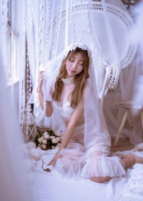 网红少女 黑川 – 年上彼女 婚纱+毛衣