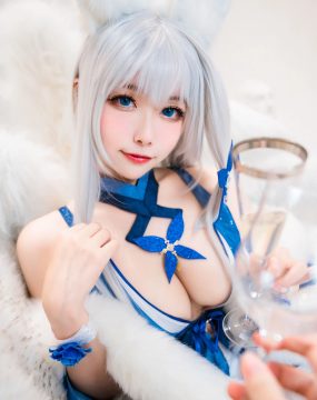 微博妹子Momoko葵葵 – 信浓礼服