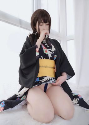 Coser小姐姐白银 – 和服下的秘密