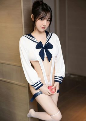 语画界 Vol.1105 豆瓣酱 白色高开叉服饰写真