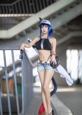 白嫩美少女鬼畜瑶 女游客c