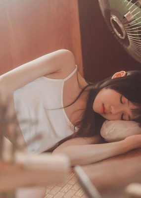 桜桃喵《小背心换水手服》