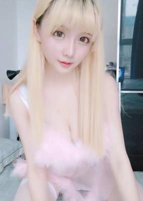 Coser小姐姐星之迟迟 粉红睡衣