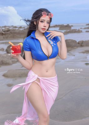 日本性感萝莉Byoru – Nico Robin