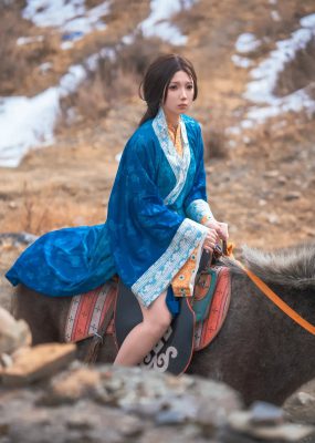 小和甜酒 – 骑马·亡国公主