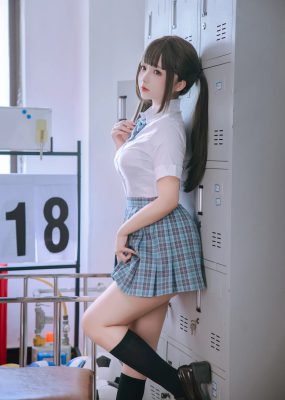 日奈娇 – 更衣室