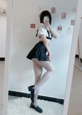 网红COS 田璐璐 – 白丝短裙