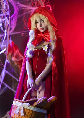 Umeko J – Red Riding Hood