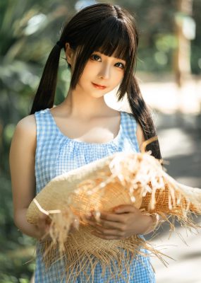 网红COS 蠢沫沫 – 海边漫步