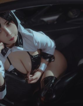 二次元妹子抱走莫子aa 赛车女郎