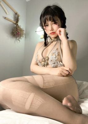七月喵子 – 透明灰撕袜