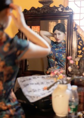秀人网 No.7051 诗诗kiki 蓝色图纹旗袍性感写真