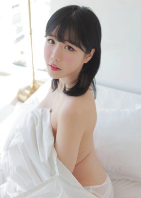 韩网可爱性感网红Addielyn – Topless Girl