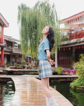清纯妹子西瓜 丽江写真JK户外