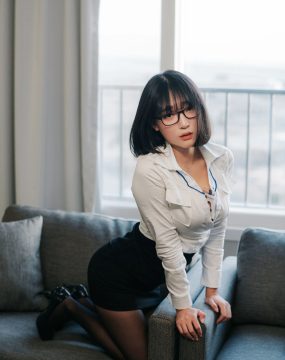 [ARTGRAVIA] VOL.042 姜仁卿 – 黑丝制服+女仆诱惑