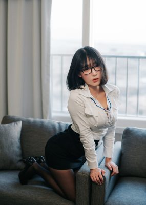 [ARTGRAVIA] VOL.042 姜仁卿 – 黑丝制服+女仆诱惑