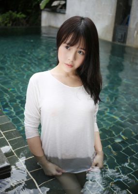 Evelyn艾莉《泳池湿身》 美媛馆 Vol.180