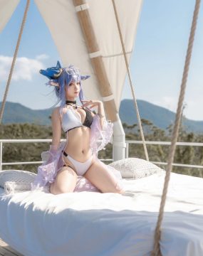网红COS 蠢沫沫 – 童の假日 士佐