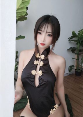 白嫩美少女鬼畜瑶 – 黑色短款旗袍