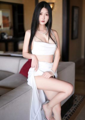 尤蜜荟 VOL.971 laura阿姣 长裙美腿
