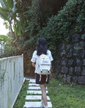 秀人网 No.6895 糖豆sisi 学妹制服诱惑首套写真