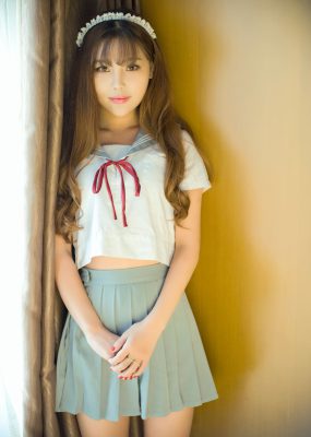 周予然《高中校服户外爆乳，经典日系校服》 秀人网 No.651
