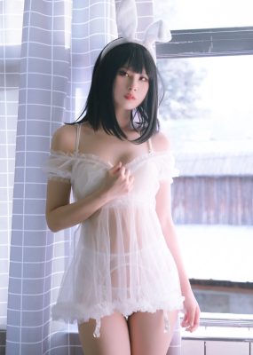 网红COS 田璐璐 – 浪漫白兔