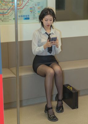 秋和柯基(夏小秋秋秋) – 电车