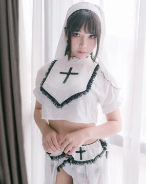 二次元妹子抱走莫子aa – 纯白修女