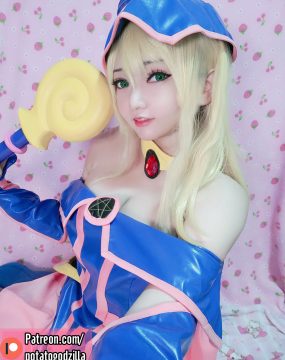 Coser小姐姐Potato Godzilla – Dark Magician Girl