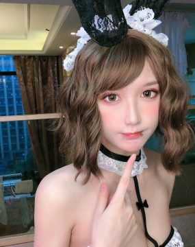 网红COS 阿包也是兔娘 – 兔兔