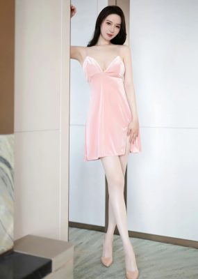 秀人网 No.7182 梦心玥 吊带短裙性感写真