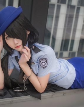 微博妹子Momoko葵葵 – 狂三 女警