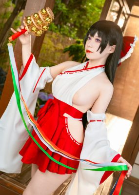 芦苇苇苇 – 巫女