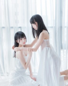 萌系小姐姐木绵绵OwO&桜桃喵 朝(白裙×白裙)