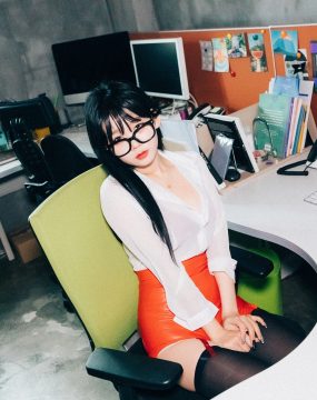 [LOOZY] Zia – Office slave