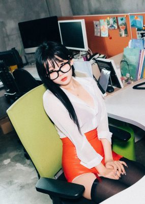 [LOOZY] Zia – Office slave