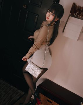 日奈娇 – 醉酒的同事